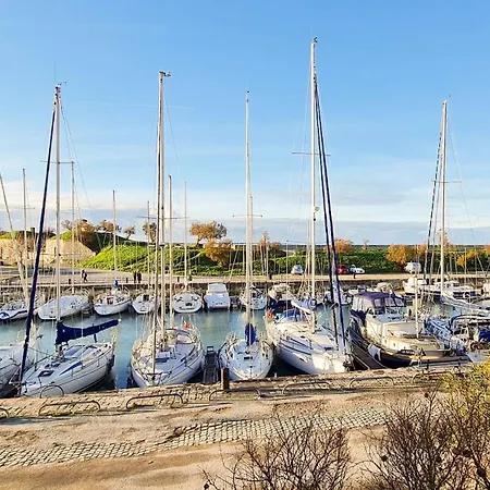 Sur Le Port De St Martin