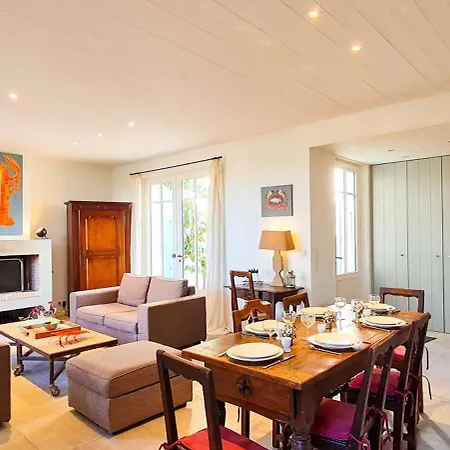 Sur Le Port De St Martin *