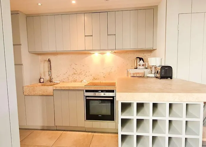 Sur Le Port De St Martin