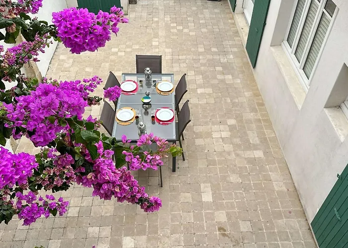 Sur Le Port De St Martin Villa